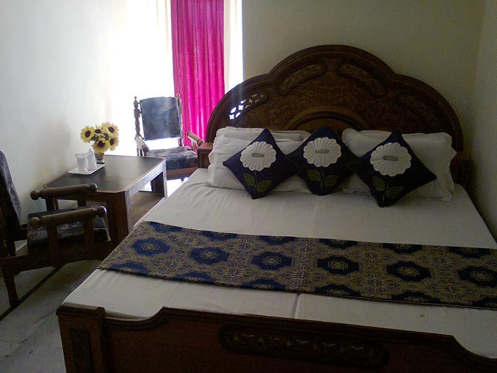 נייניטל Hotel Arsh International חדר תמונה