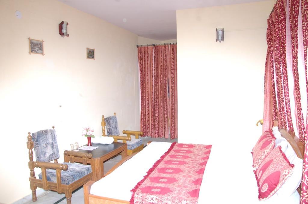 נייניטל Hotel Arsh International חדר תמונה