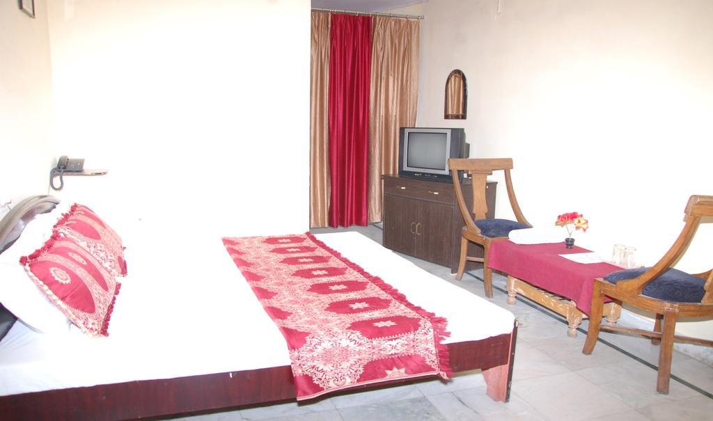נייניטל Hotel Arsh International חדר תמונה