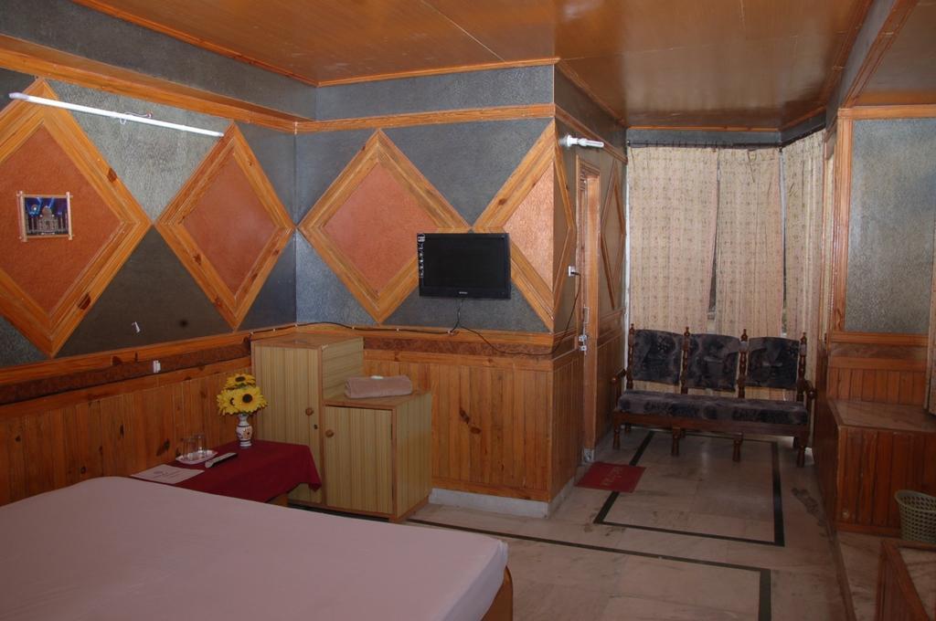 נייניטל Hotel Arsh International מראה חיצוני תמונה