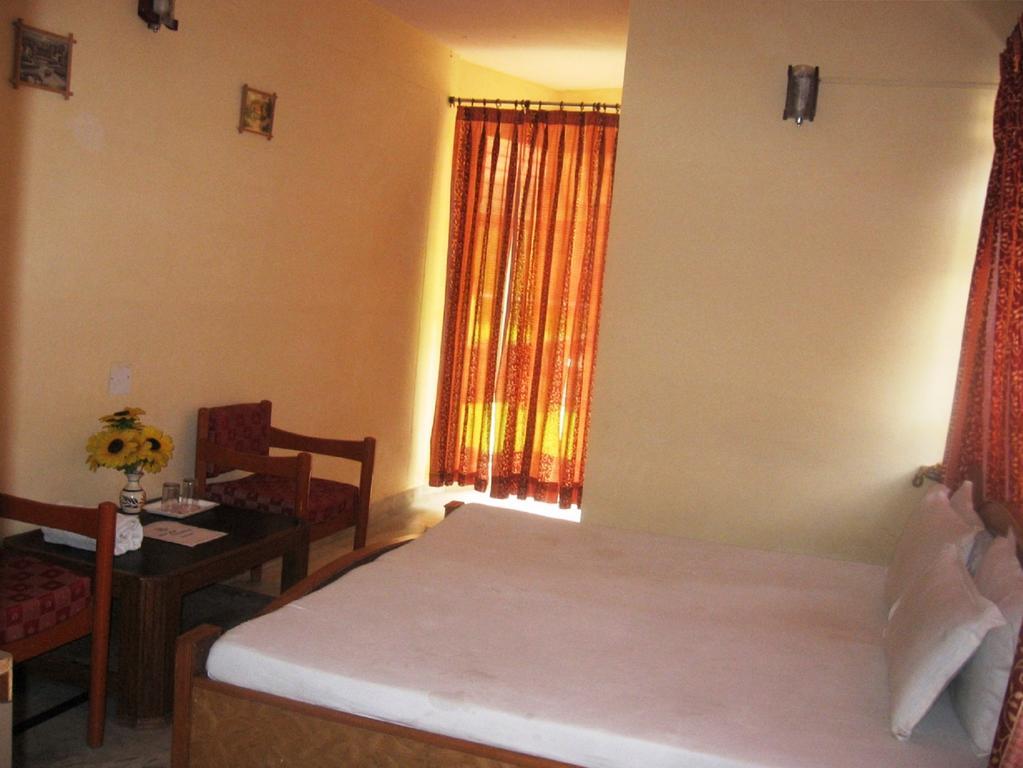 נייניטל Hotel Arsh International חדר תמונה