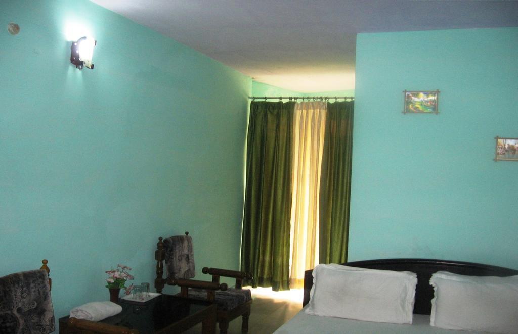 נייניטל Hotel Arsh International חדר תמונה