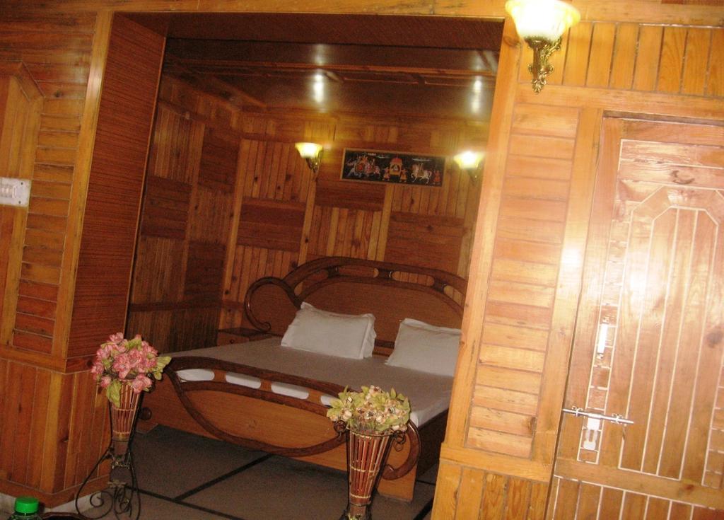נייניטל Hotel Arsh International מראה חיצוני תמונה