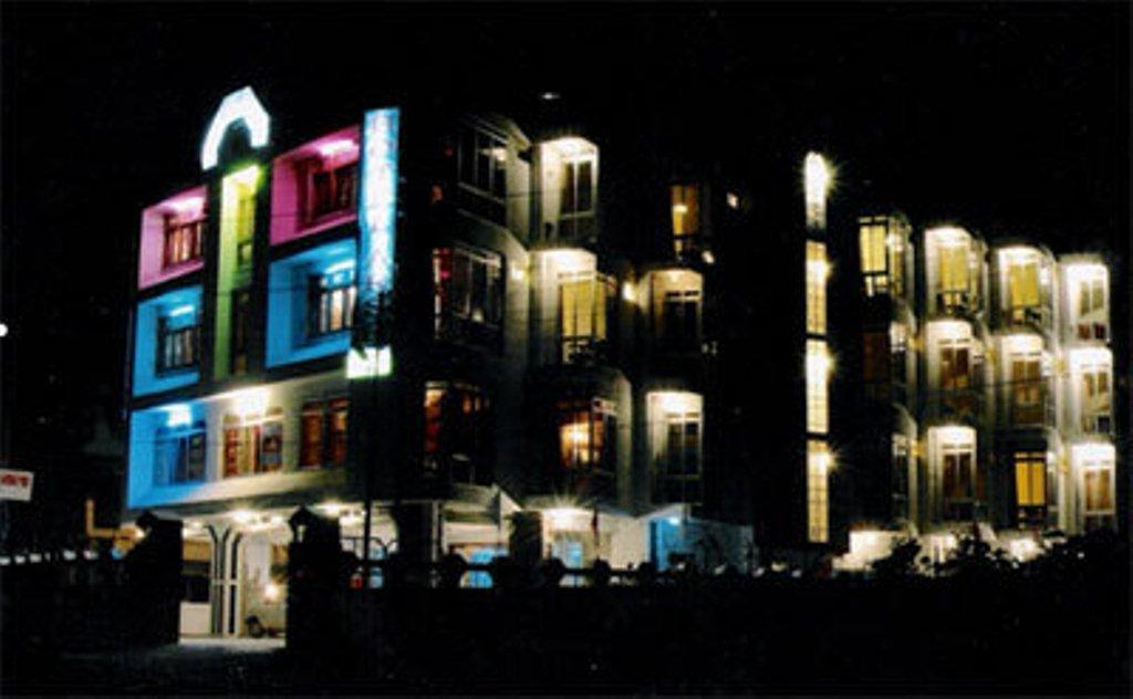נייניטל Hotel Arsh International מראה חיצוני תמונה